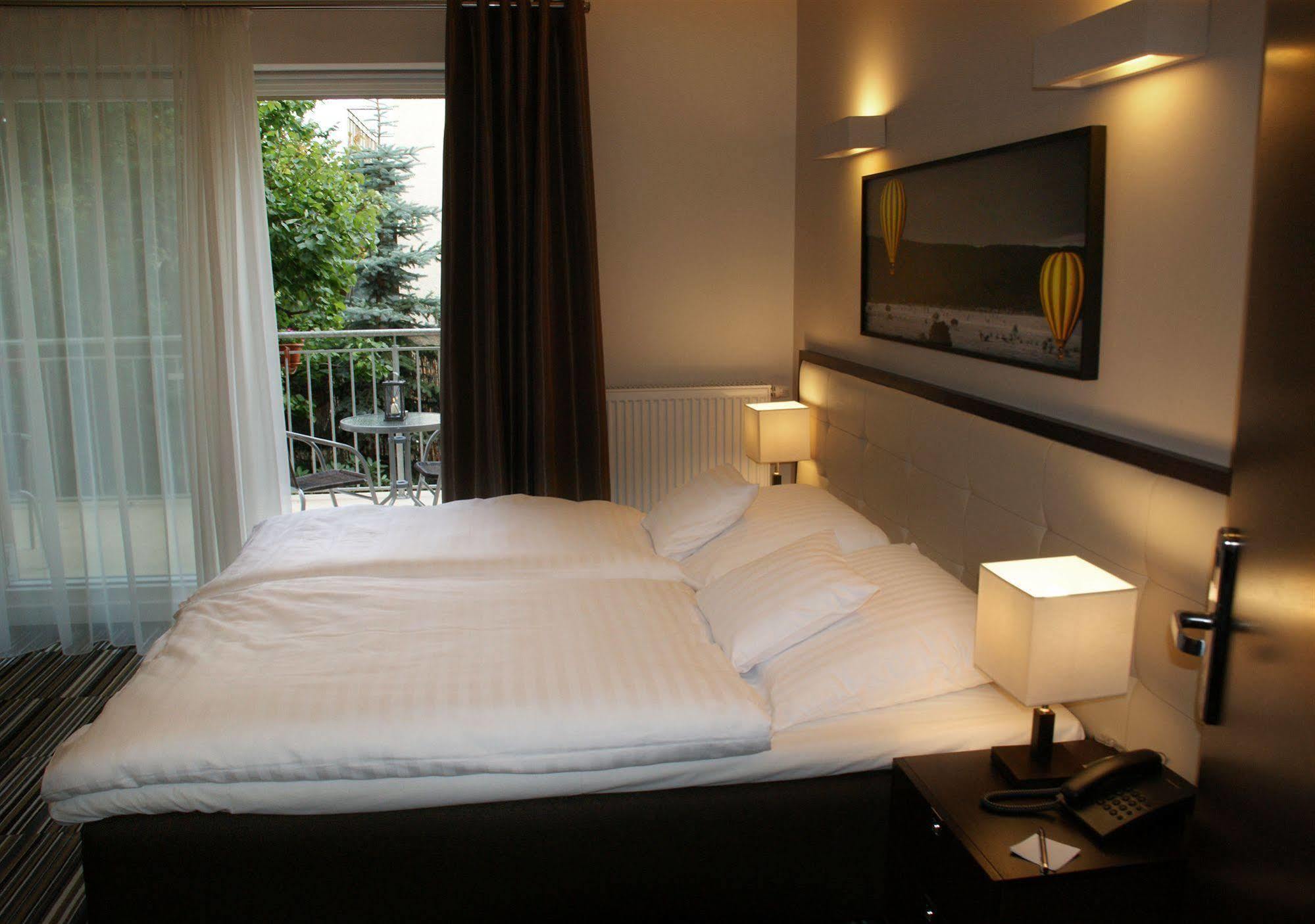 Center House Elephant 3*